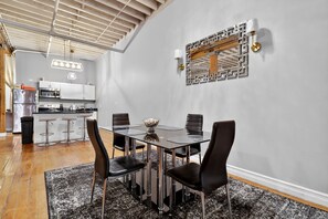 Apartment, 2 Bedrooms | Dining