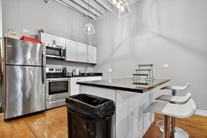 Huoneisto, 1 makuuhuone | Yksityinen keittiö | Jääkaappi, uuni, kahvin-/teenkeitin