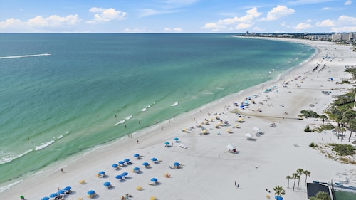 Siesta Treasure #3 2 Bedroom Condo