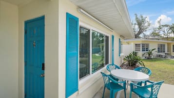 Villa, 2 Bedrooms | Outdoor dining