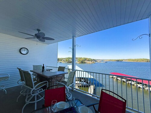 Dog Daze-Lakefront 3BD/2BA/Deck/Pool-6PP