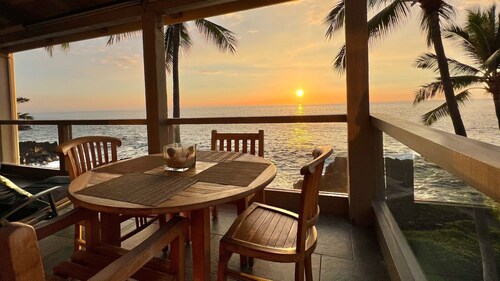 Oceanfront Penthouse With Sunset Views, A/C and Wraparound Lanai! - Vrkcv