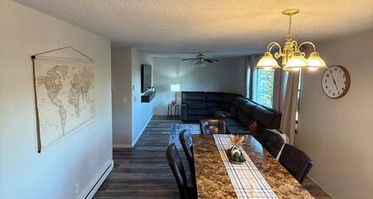 Country Comfort near Town Room to Play, Paws to Stay