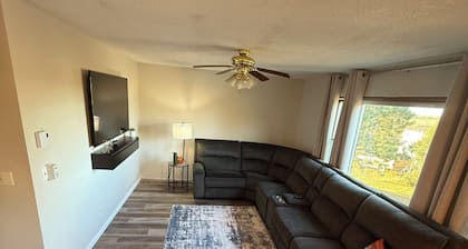 Country Comfort near Town Room to Play, Paws to Stay