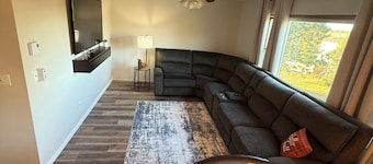 Country Comfort near Town Room to Play, Paws to Stay