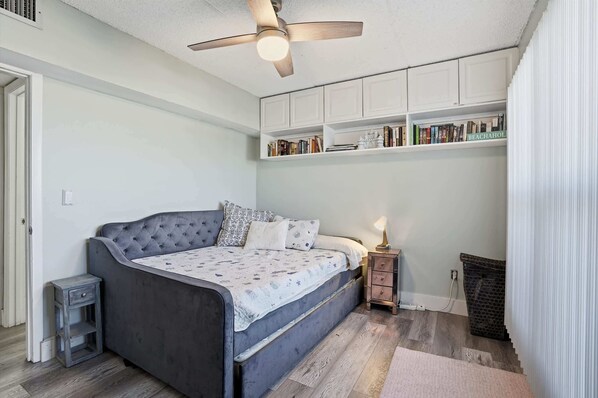 2 slaapkamers, een strijkplank/strijkijzer, reisbedje, gratis wifi