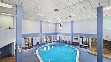 Alberca techada y alberca climatizada