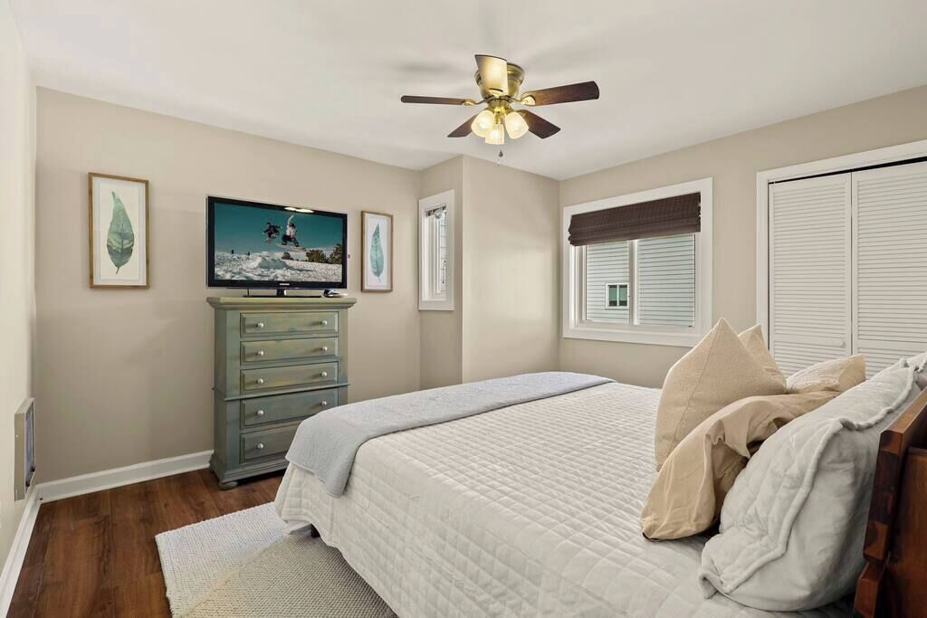 Iron/ironing board, free WiFi, bed sheets