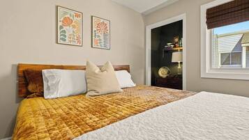 Iron/ironing board, free WiFi, bed sheets