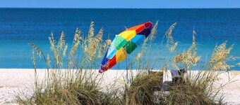 Resort-Style Ground Floor 1BR Pelican Suite, Heated Pool / Spa, Lakefront