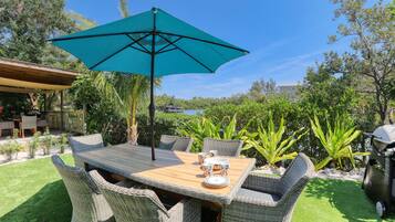 屋外ダイニングエリア