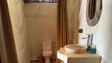 Shower, free toiletries, bathrobes, towels