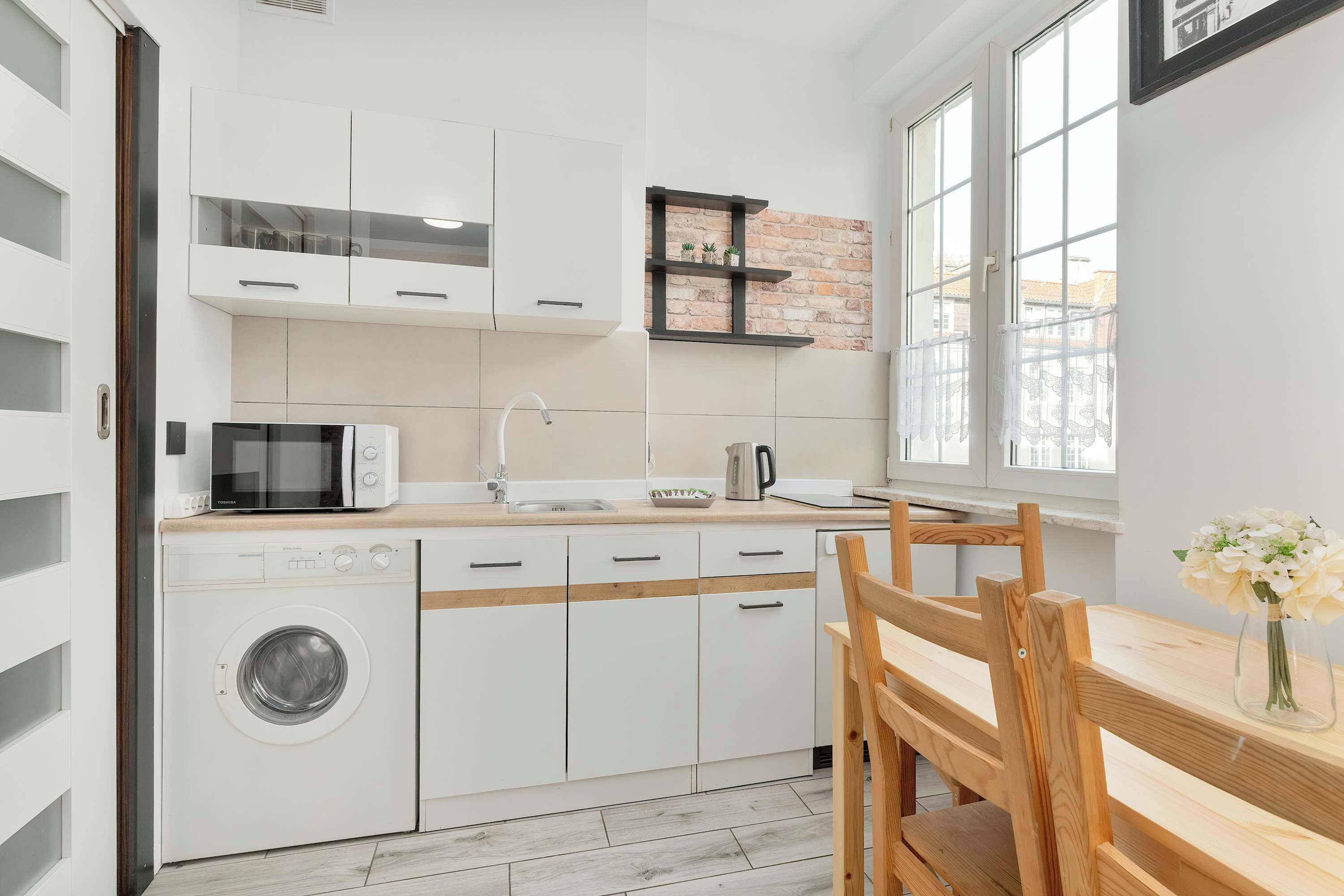 Fridge, microwave, stovetop, cookware/dishes/utensils