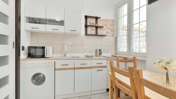 Fridge, microwave, stovetop, cookware/dishes/utensils