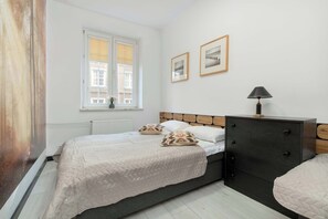 2 dormitoris, planxa i posts de planxar, un bressol de viatge i wifi