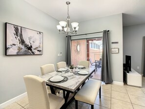 Dining - Paradise Palms Townhome Minutes to Disney. 8845 (Kissimmee)