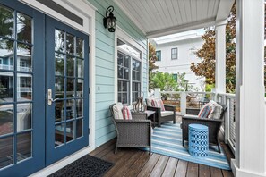 Terrace/patio - Blue Pearl Beach House - Walk to Beach, Pools & More! (Santa Rosa Beach)
