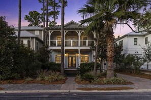 Exterior - Blue Pearl Beach House - Walk to Beach, Pools & More! (Santa Rosa Beach)