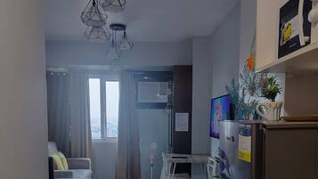 Condo, 1 Bedroom, Accessible, City View | Living room