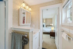 Shower, hair dryer, towels, shampoo