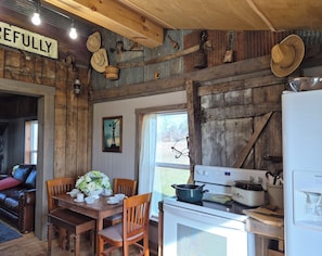 Fridge, microwave, oven, stovetop - Cozy Farm Cabin, Rustic Charm/ Luxury/ couples Romantic getaway/ Hot Tub (Protem)