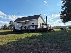 Exterior - Cozy Farm Cabin, Rustic Charm/ Modern Luxury/ couples Romantic getaway/ Hot Tub (Protem)