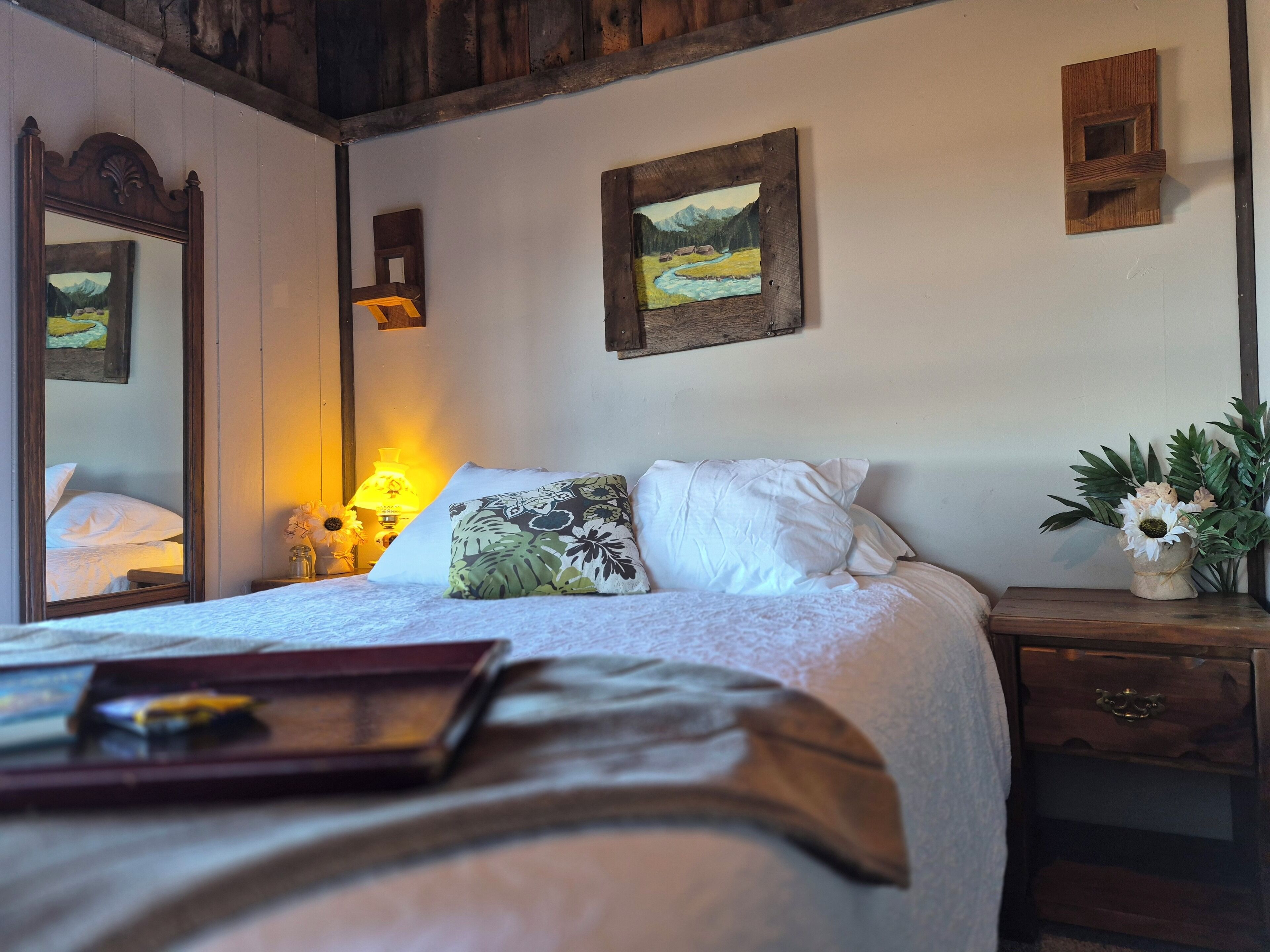 2 slaapkamers, een bureau, een strijkplank/strijkijzer, gratis wifi