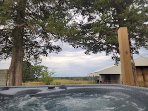 Outdoor spa tub - Cozy Farm Cabin, Rustic Charm/ Luxury/ couples Romantic getaway/ Hot Tub (Protem)