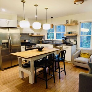 Fridge, oven, stovetop, dishwasher - Welcome to the Marsh Mellow Cottage- Comfortable & Cozy (Daufuskie Island)