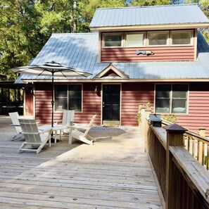 Terrace/patio - Welcome to the Marsh Mellow Cottage- Comfortable & Cozy (Daufuskie Island)