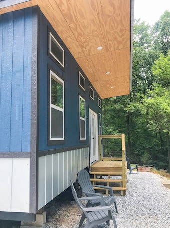 Exterior. Cozy Clemson TIny House Cabin