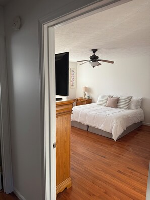 1 bedroom, Internet, bed sheets - Peaceful 1-bedroom cottage surrounded by apple orchards in charming Flat Rock (Flat Rock)