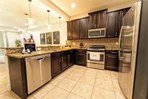 Coffee/tea maker, fridge, microwave, oven - Themed 3BR Pool Retreat Near Disney Magic (Davenport)