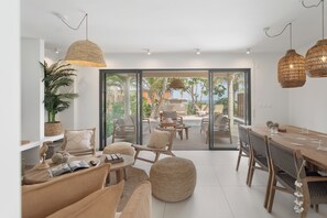 Dining - Villa Kaia (oyster pond)
