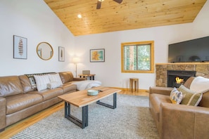 TV, fireplace, offices