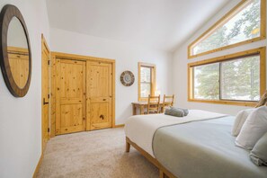 3 bedrooms, iron/ironing board, travel cot, WiFi - Parkhaus Pines (Fairplay)