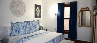 Gorgeous 2BR~ Paris Manor