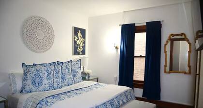 Gorgeous 2BR~ Paris Manor