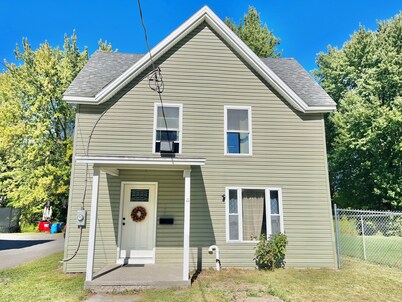 Cozy, unique, fun filled 4-bedroom house in Carthage!