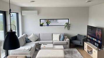 Shared Dormitory, 1 Bedroom, Smoking | Living room