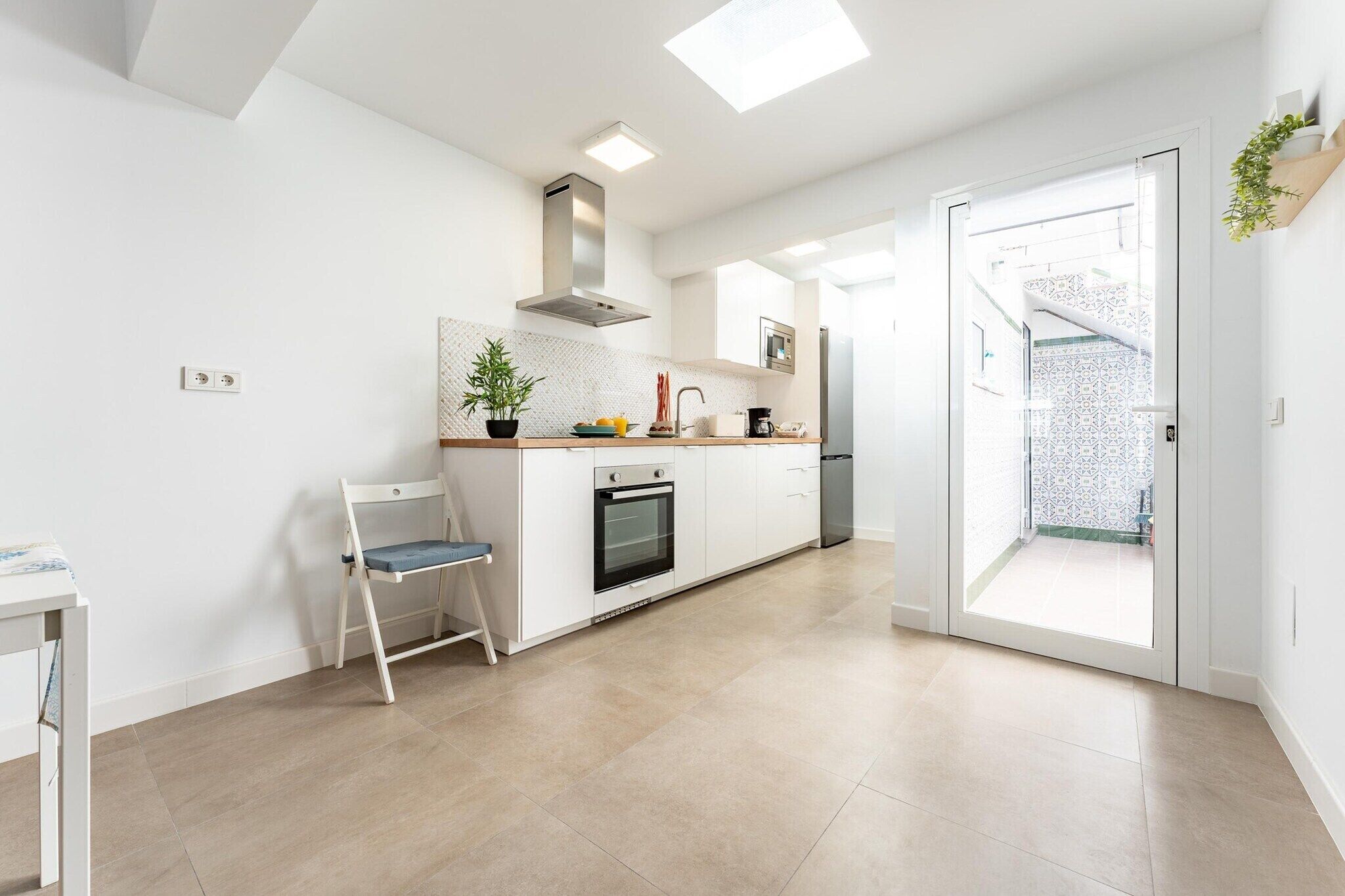 雪櫃、微波爐、焗爐、爐具