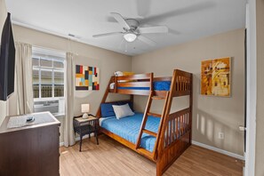 6 bedrooms, desk, iron/ironing board, travel cot - Double Up: Two 3BR Homes w/ King Suites, Pool Tables, Fenced Yards, Pet Friendly (New Bern)