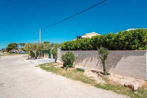 Property grounds - Beachfront Holiday Home in Kosljun (Košljun)