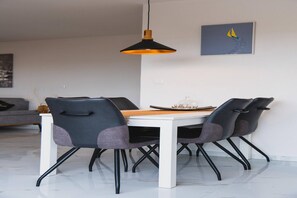 Dining - Beachfront Holiday Home in Kosljun (Košljun)