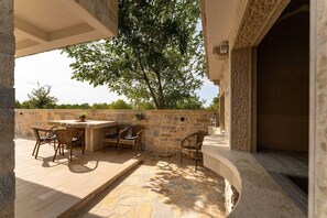Outdoor dining - Rural Villa Retreat near Benkovac (Šopot)