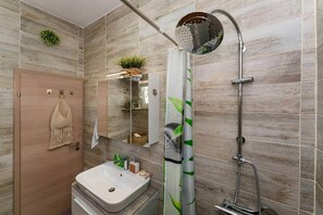 Shower, hair dryer - Rural Villa Retreat near Benkovac (Šopot)
