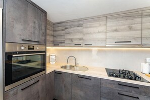 Private kitchen - Holiday Home in Rtina for 4 Guests (Rtina)