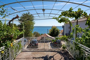 Property grounds - Villa with infinity pool, spa (Maslenica)