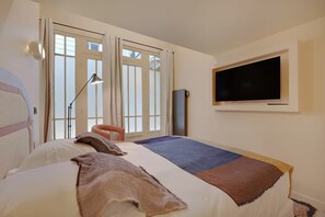 4 bedrooms, iron/ironing board, WiFi, bed sheets - Marais Rue Archives next to Picasso Museum, Place des Vosges,and Rue de Bretagne (Paris)