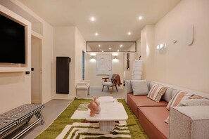 Living area - Marais Rue Archives next to Picasso Museum, Place des Vosges,and Rue de Bretagne (Paris)
